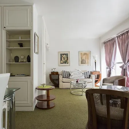 דירה Charm Balcony Eiffel & Av Suffren פריז